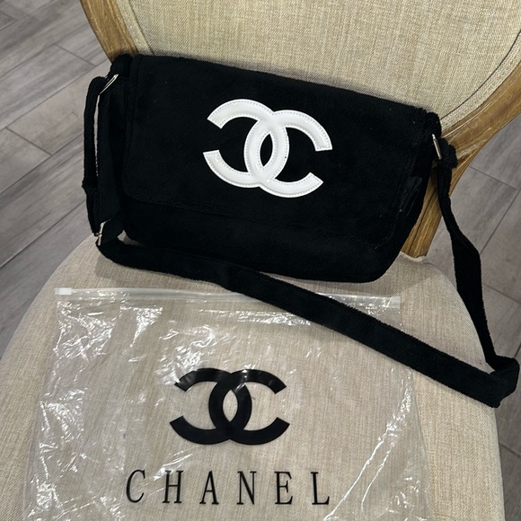 Chanel precision cosmetics messenger bag Brand  New - Picture 1 of 6